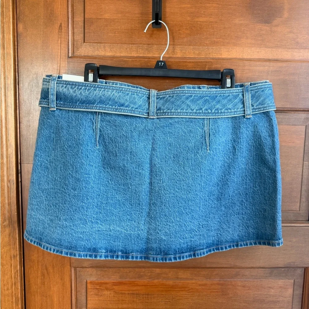 A&F Mid Rise Belted Denim Mini Skort - Picture 6 of 6